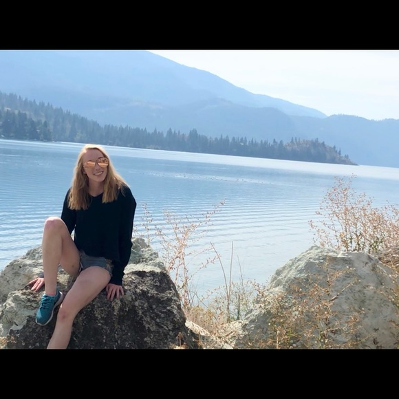 Meet your Posher, Mikayla - Picture 1 of 1